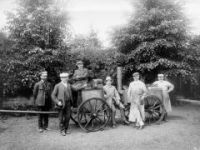 Polní kuchyně s osádkou, rok 1909