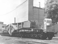 Dvacetinápravový hlubinový vůz Hx s nosností 240 t, určený pro přepravu autotransformátorů, rok výroby 1963