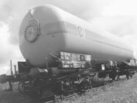 Čtyřnápravový vysokotlaký kotlový vůz Ra 900 hl pro Chemické závody Litvínov, rok výroby 1981
