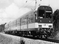 Motorová souprava složená (L-P) z motorového (843), vloženého (043) a řídícího vozu (943), rok výroby 1997